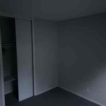 Clean room for rent