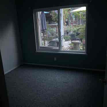 Clean room for rent
