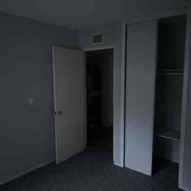 Clean room for rent