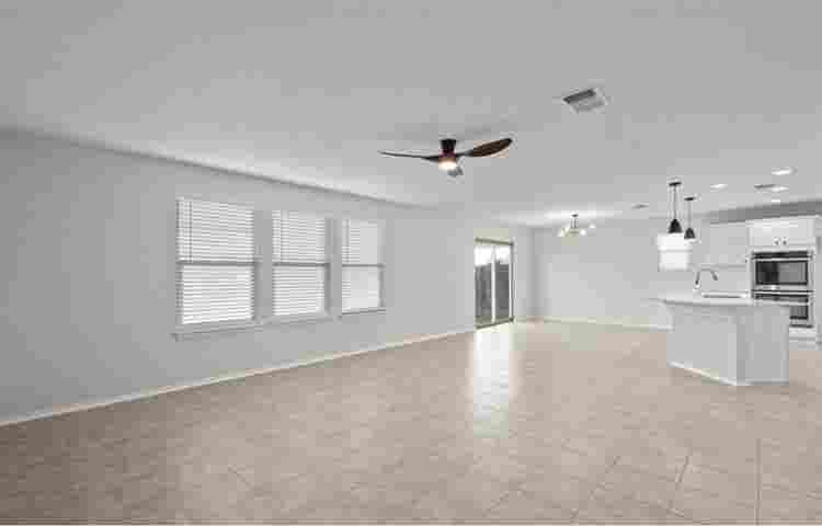 PRIVATE ROOM – ALL BILLS INCLUDED