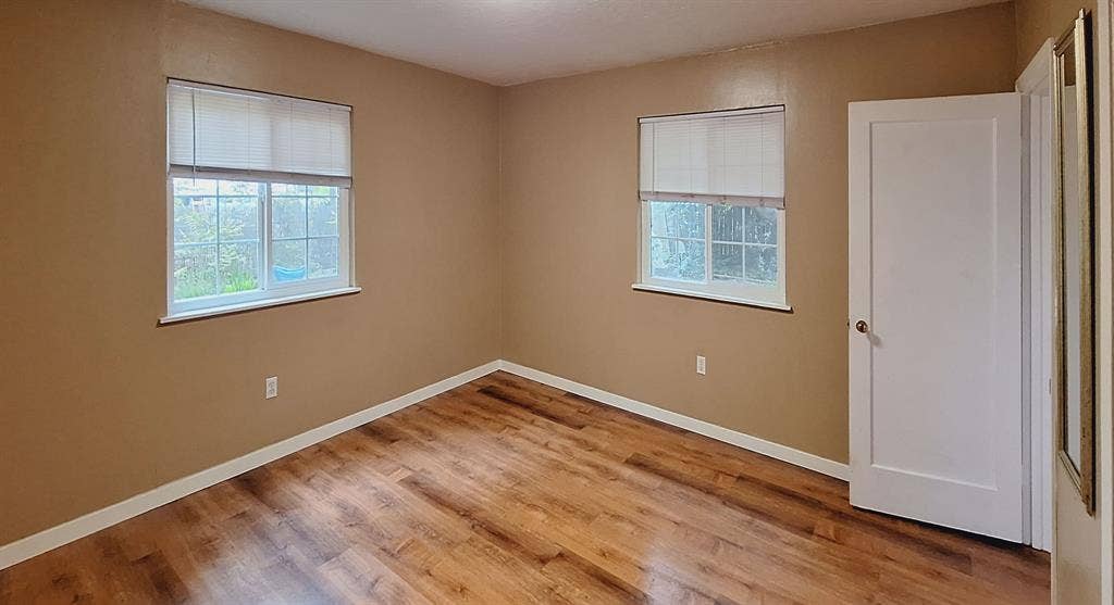 Bedroom w/own bathroom and for rent