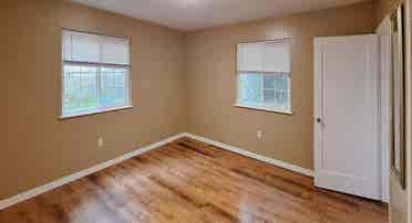 Bedroom w/own bathroom and for rent