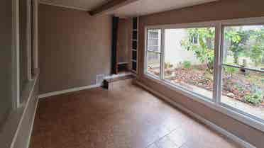 Bedroom w/own bathroom and for rent