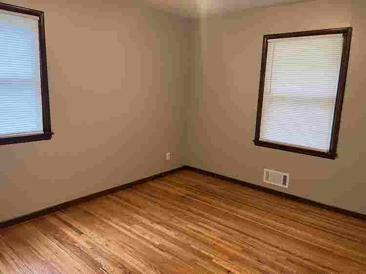 Room available in all-women home
