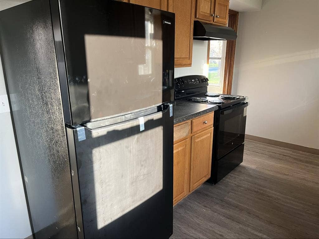 Roommate in all-women home
