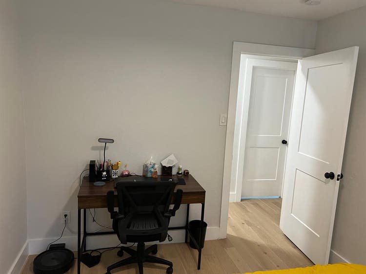 Private room (Female preferred)