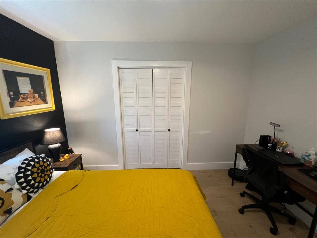 Private room (Female preferred)