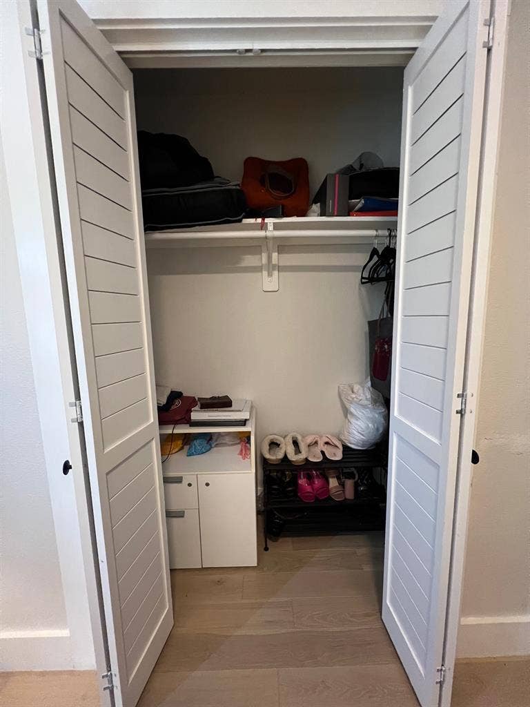 Private room (Female preferred)