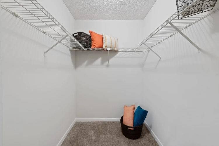Miami Lakes 2 br apt,Private Room