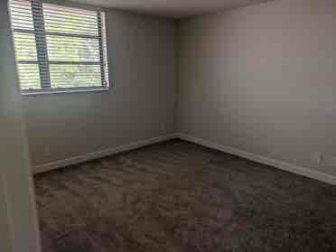 Miami Lakes 2 br apt,Private Room