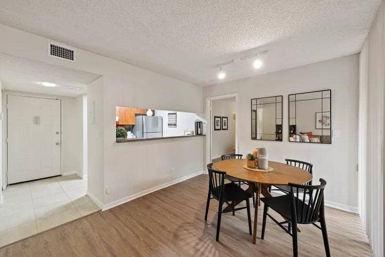 Miami Lakes 2 br apt,Private Room