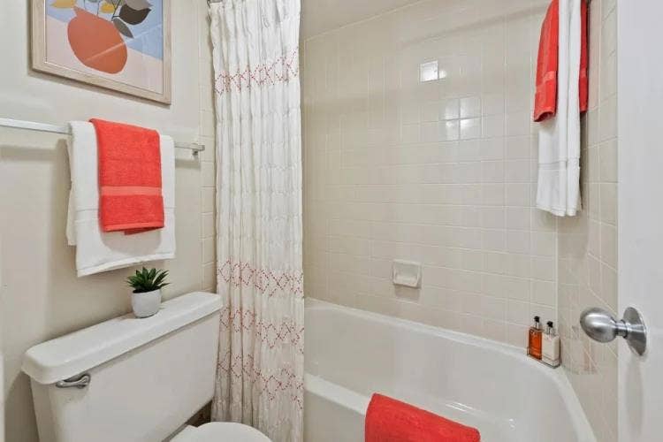 Miami Lakes 2 br apt,Private Room