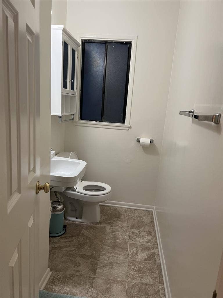 Midtown room available near VCMC