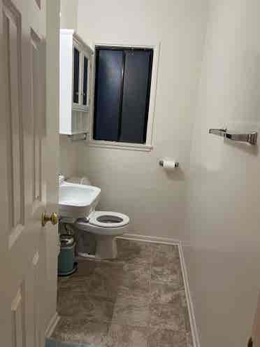Midtown room available near VCMC