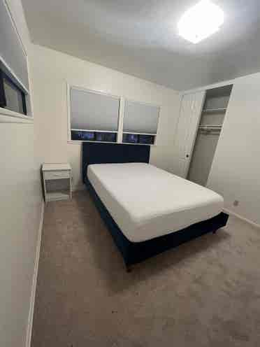 Midtown room available near VCMC
