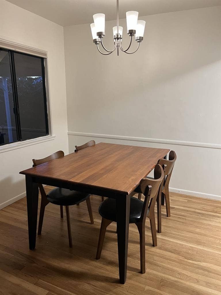Midtown room available near VCMC