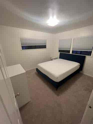 Midtown room available near VCMC