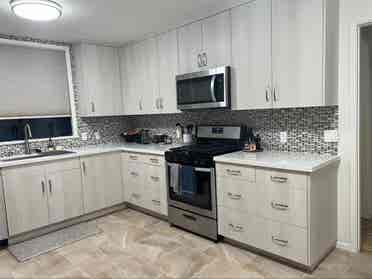 Midtown room available near VCMC