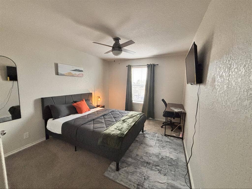 NEW PRIVATE FURNISHED QUEEN BR