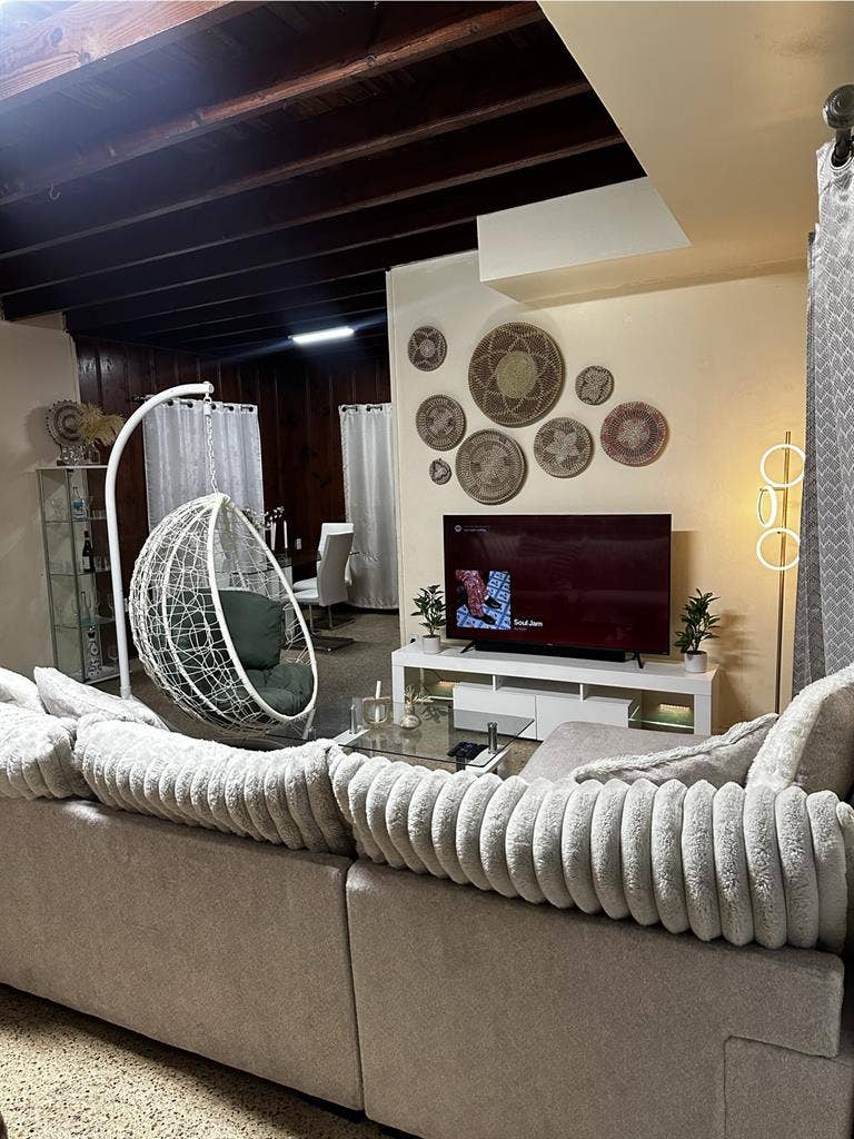 Female roommate neededd