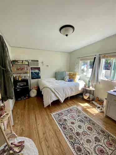 Private room w/bath near campus
