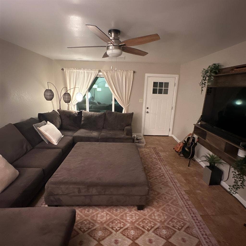 Furnished room with great amenities