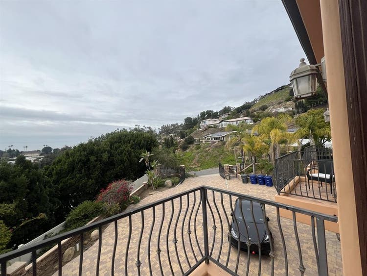 2 rooms available in Mt. Helix