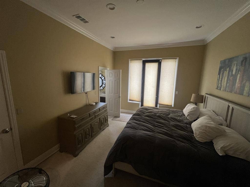 2 rooms available in Mt. Helix