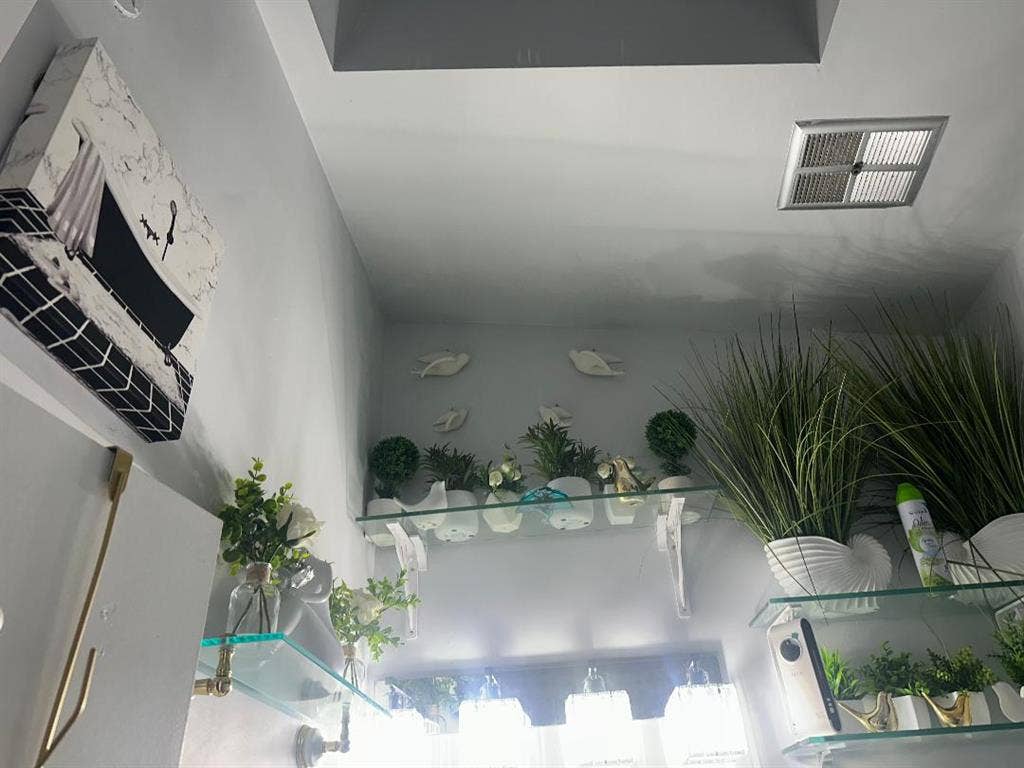 Beautiful, Fully Furnished Room