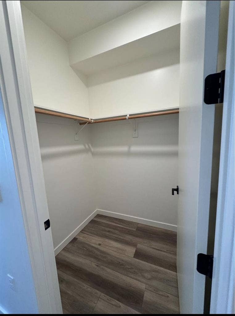Sunny apartment, month to month
