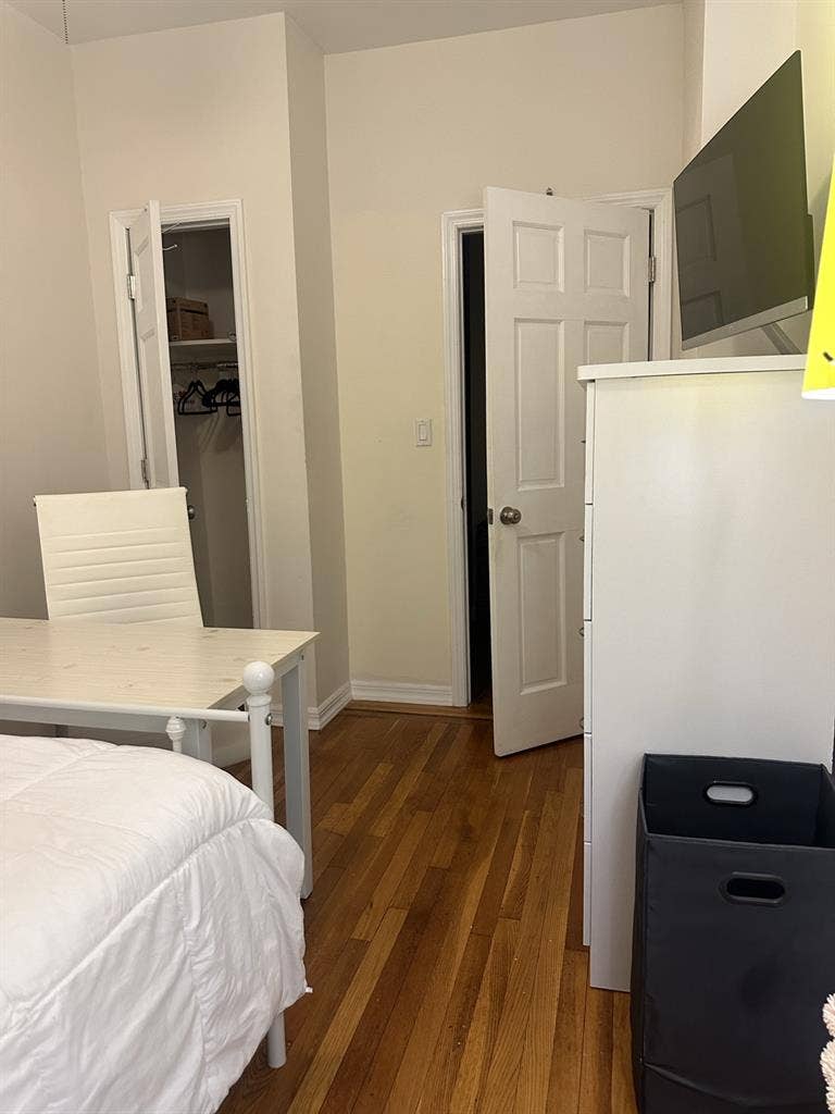 Cozy furnished room