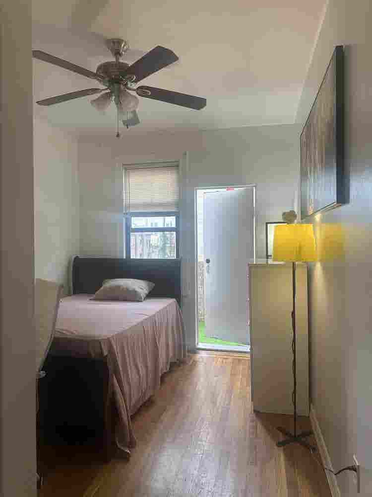 Furnished room