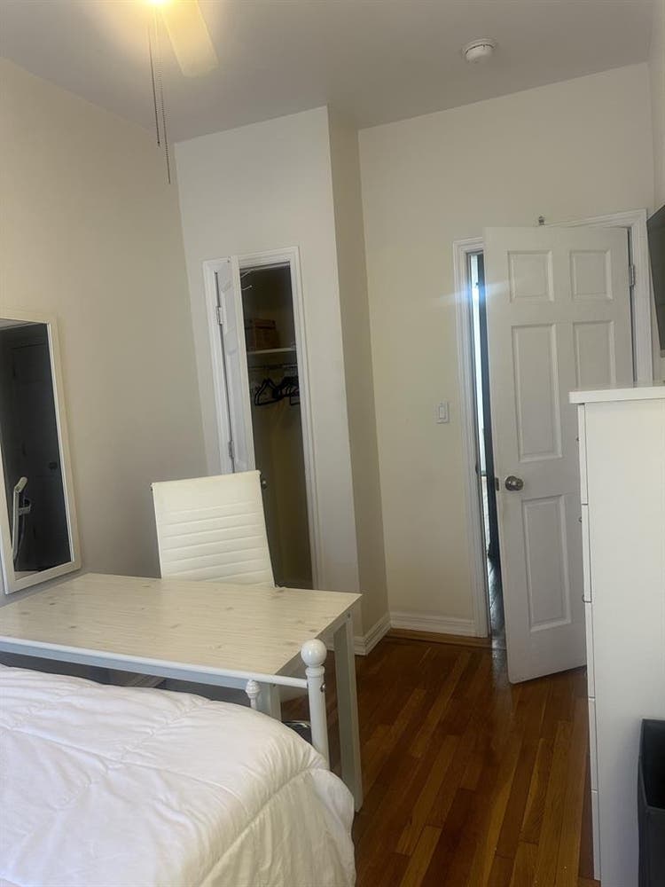 Furnished room