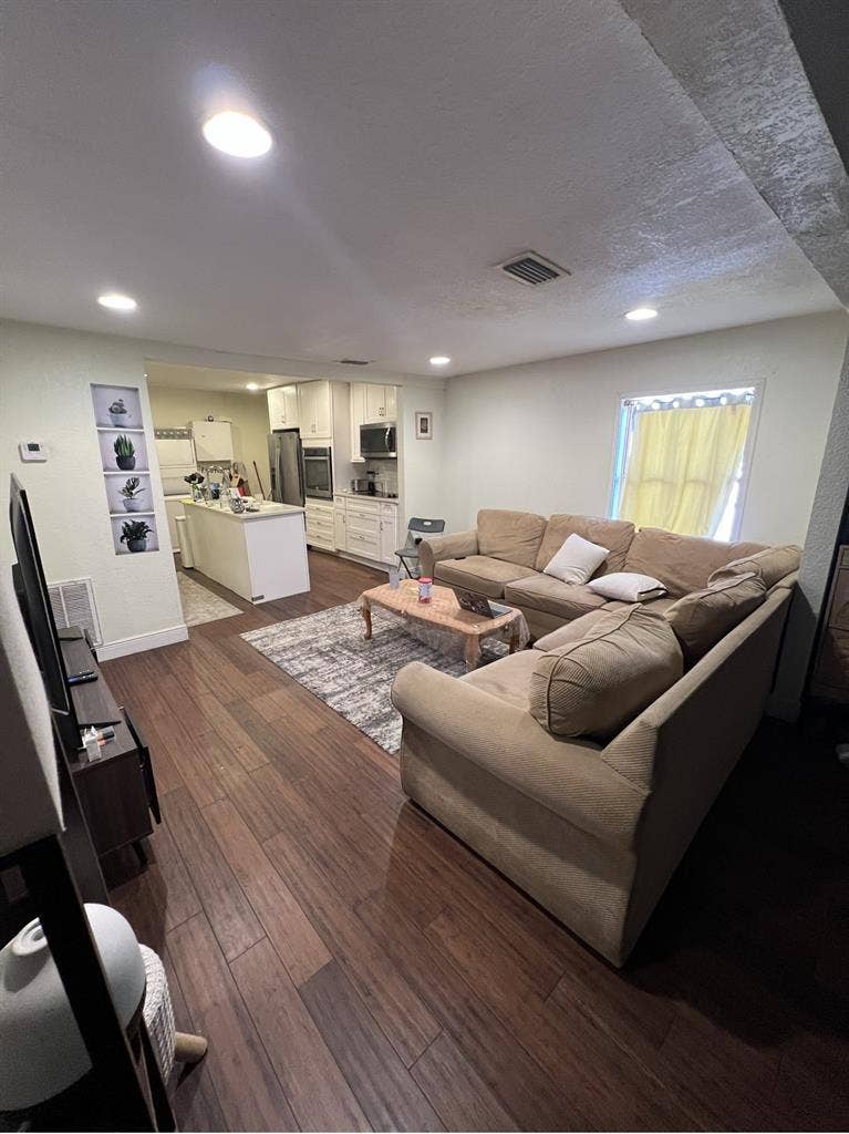 Fully Furnished Room in Orlandoo