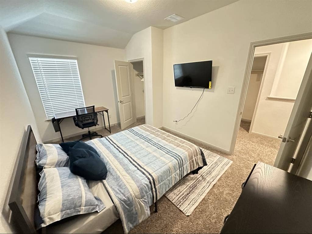 ROOM FOR RENT,
SATX
