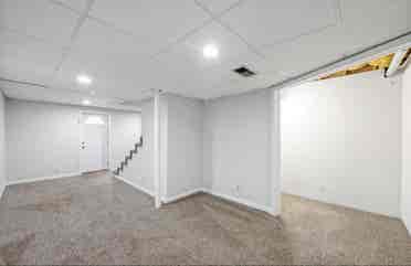 Private Bedroom & Basement for rent
