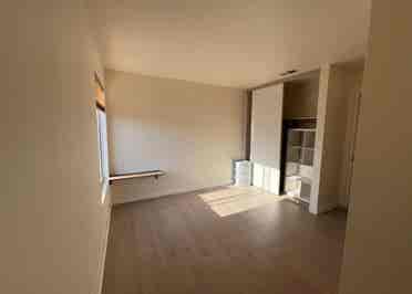 Palmdale room for one(house w/pool)