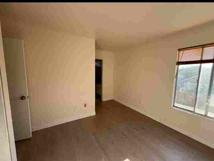 Palmdale room for one(house w/pool)