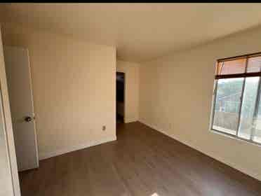 Palmdale room for one(house w/pool)