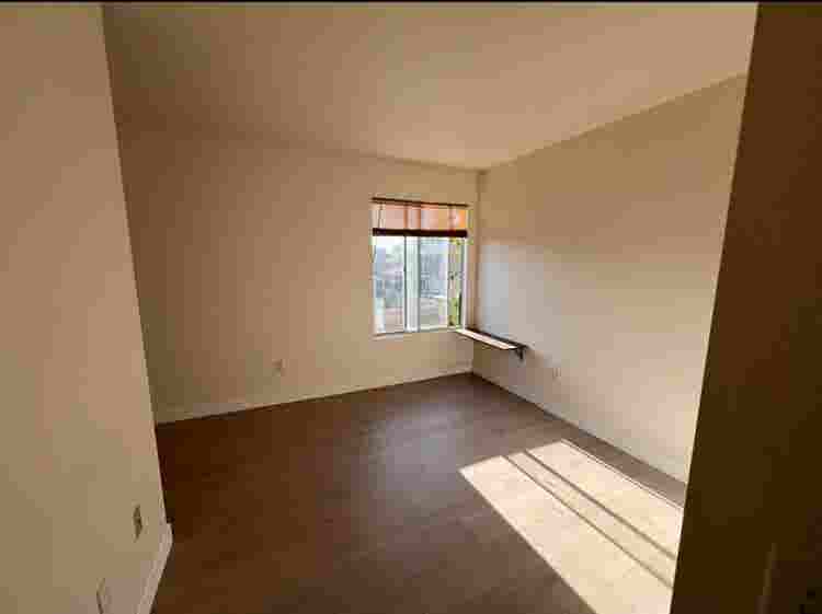 Palmdale room for one(house w/pool)
