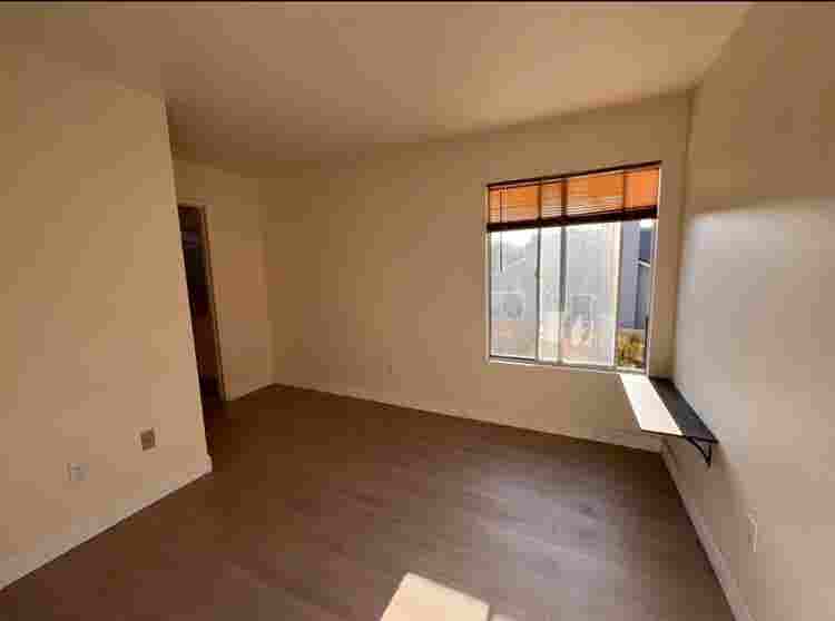 Palmdale room for one(house w/pool)