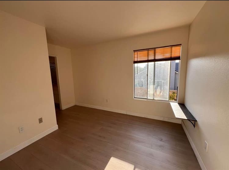 Palmdale room for one(house w/pool)