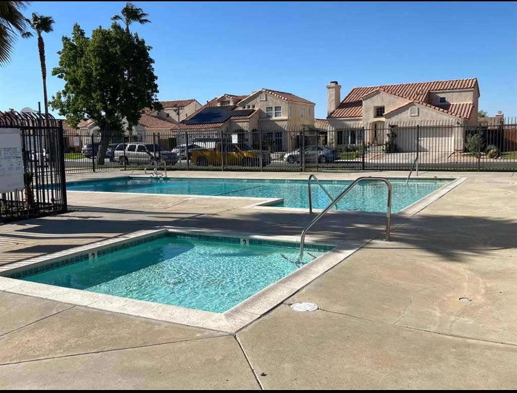 Palmdale room for one(house w/pool)