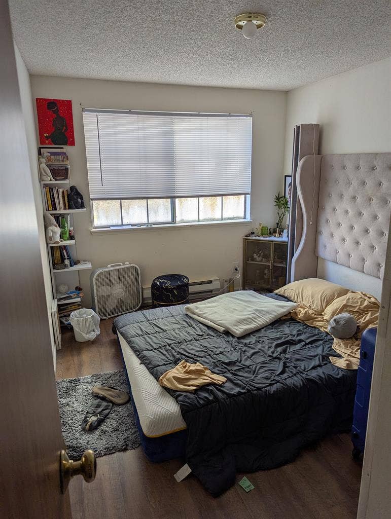 Room with Private bathroom June 1st
