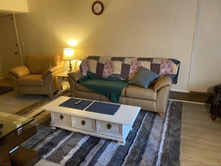 La Habra, California, private room