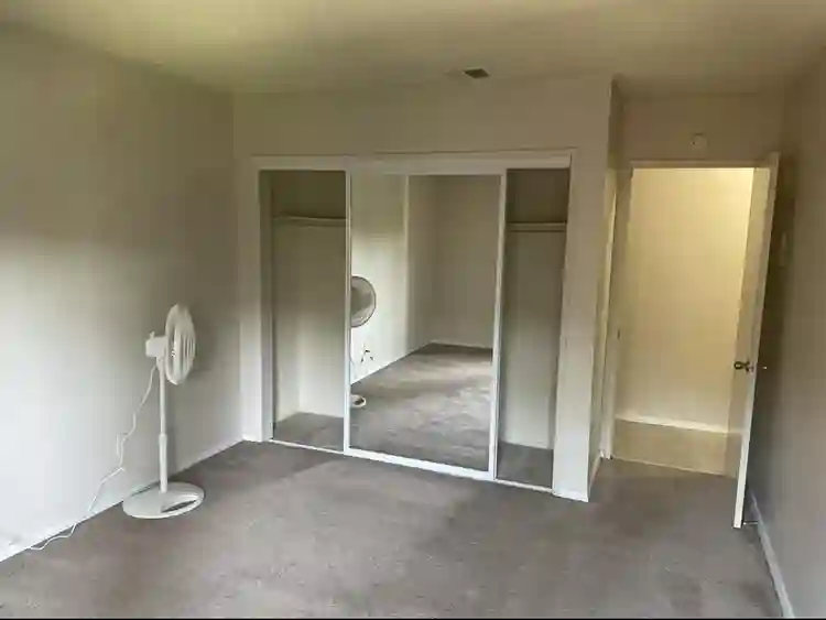 La Habra, California, private room