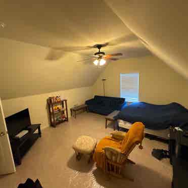Private Bonus Rm w/utilities $