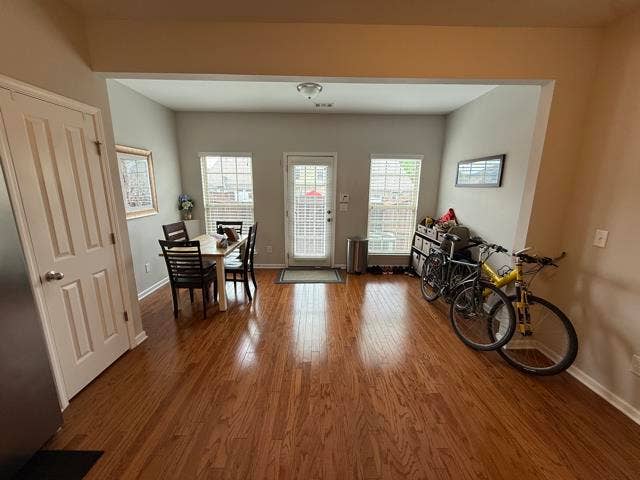 Entire townhouse to share