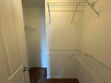 Entire townhouse to share