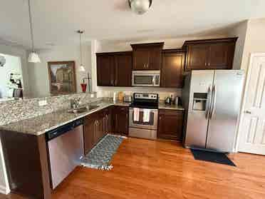 Entire townhouse to share
